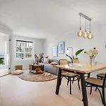 Modern Apartment In Bergen City Center - 5 Bedrooms - 1 Minute To Bryggen
