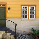 Modern Apartment In Bergen City Center - 5 Bedrooms - 1 Minute To Bryggen