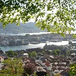 Modern Apartment In Bergen City Center - 5 Bedrooms - 1 Minute To Bryggen