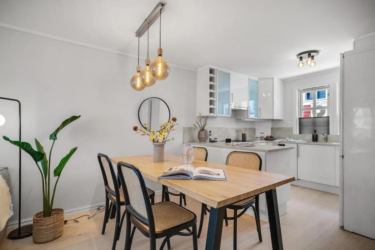 Modern Apartment In Bergen City Center - 5 Bedrooms - 1 Minute To Bryggen