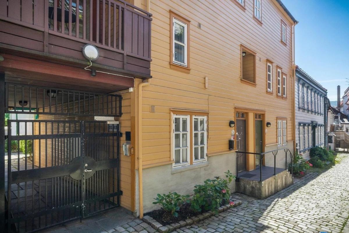Modern Apartment In Bergen City Center - 5 Bedrooms - 1 Minute To Bryggen